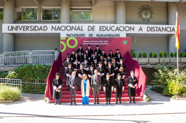 <a href=https://comunicacion.uned.es/news/show/88367/s-m-el-rey-inaugura-en-la-uned-el-curso-universitario-2022-2023.html>Apertura Curso Universidades en UNED</a>